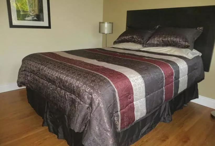 Fundy Line Motel