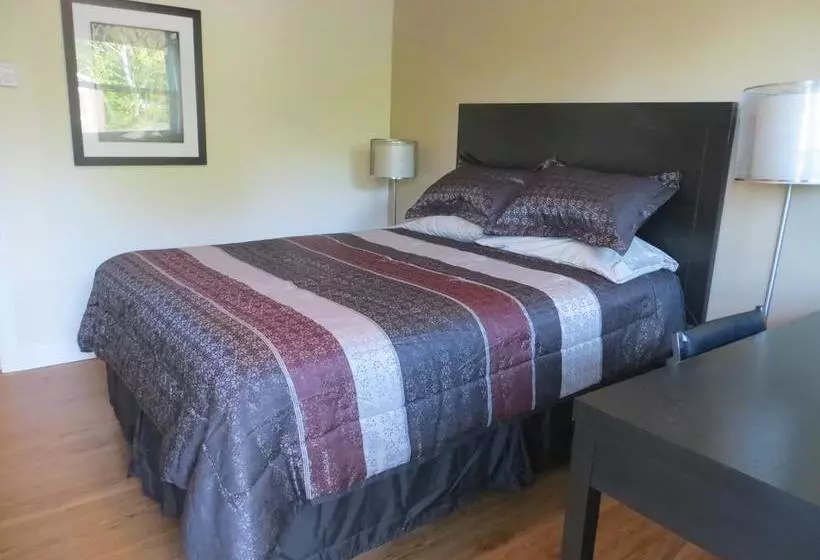 Fundy Line Motel