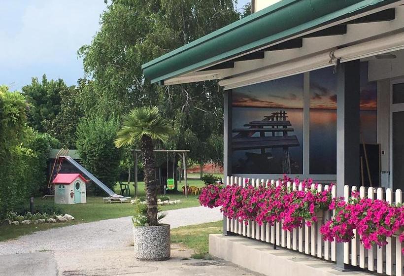 Hotelli Albergo Rosa