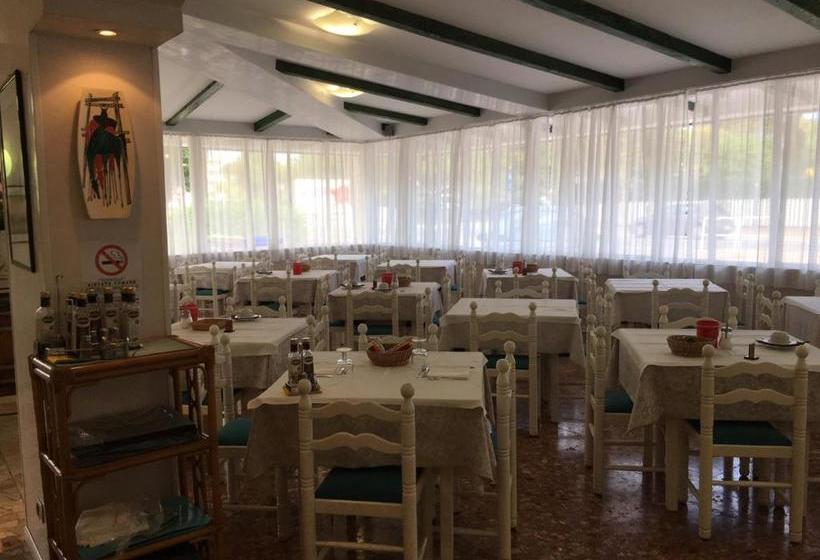 Hotelli Albergo Rosa