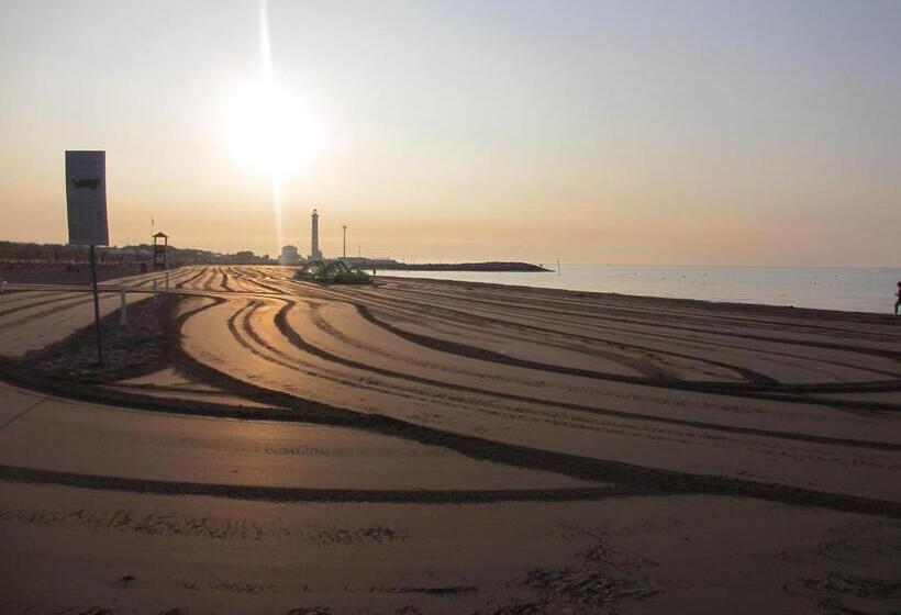 Hotelli Albergo Rosa