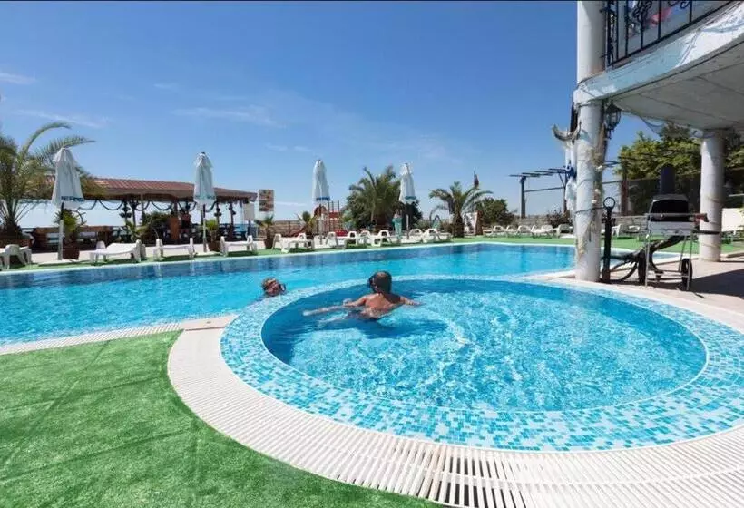 هتل Fantasy Beach