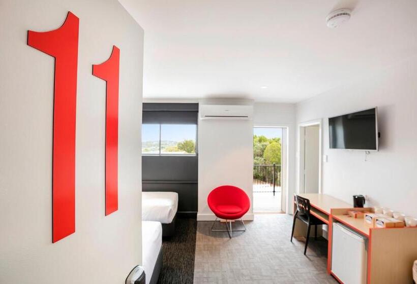 فندق Nightcap At Camp Hill