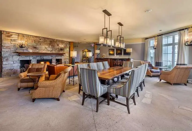استراحتگاه Hilton Grand Vacations Club Tremblant Canada