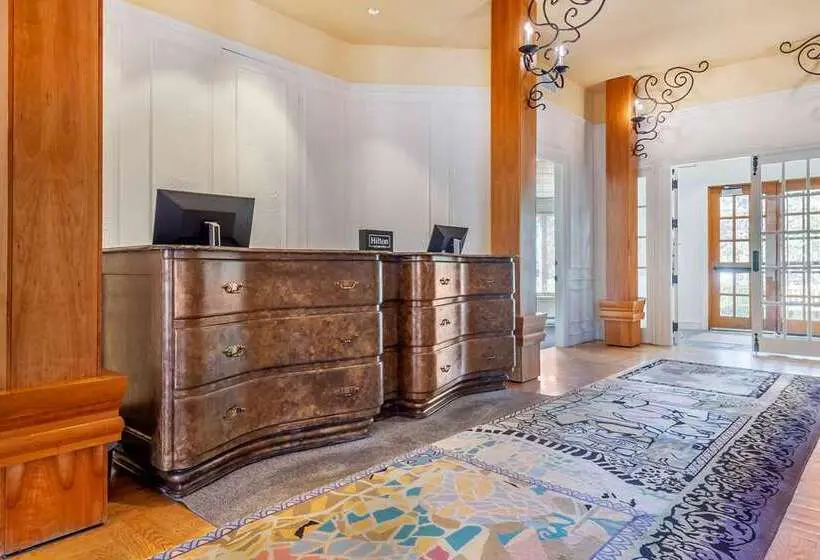 استراحتگاه Hilton Grand Vacations Club Tremblant Canada