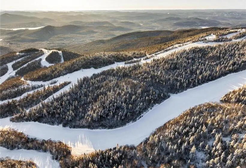 استراحتگاه Hilton Grand Vacations Club Tremblant Canada