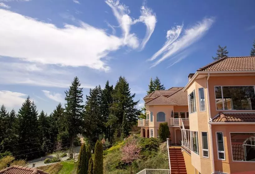 Villa Eyrie Resort