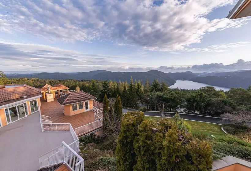 Villa Eyrie Resort