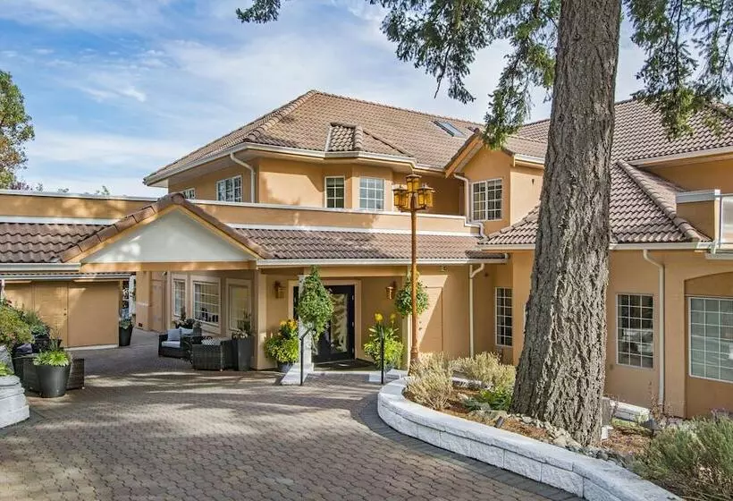Villa Eyrie Resort