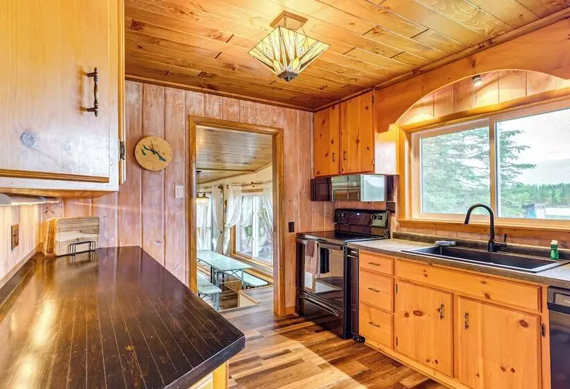 Charming Clam Lake Cottage W/ Dock & Deck!