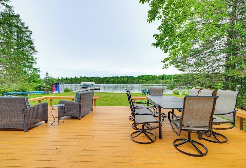 Charming Clam Lake Cottage W/ Dock & Deck!