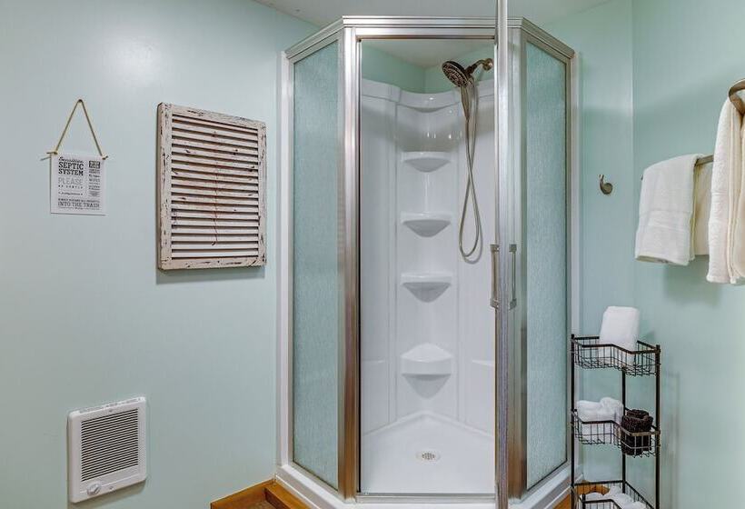 Charming Clam Lake Cottage W/ Dock & Deck!