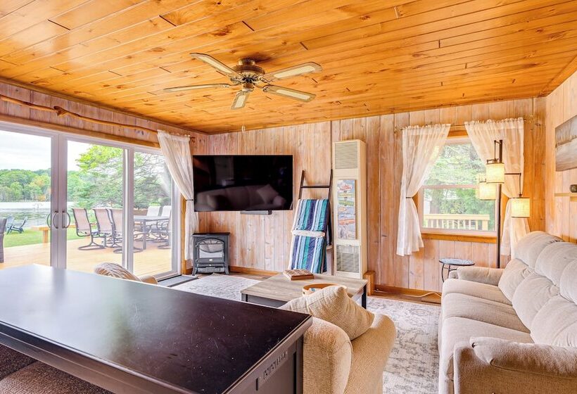 Charming Clam Lake Cottage W/ Dock & Deck!