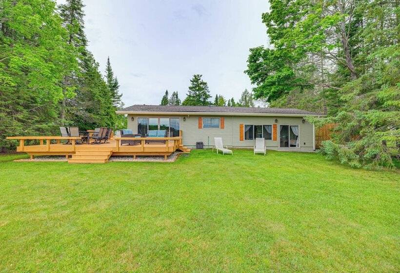 Charming Clam Lake Cottage W/ Dock & Deck!