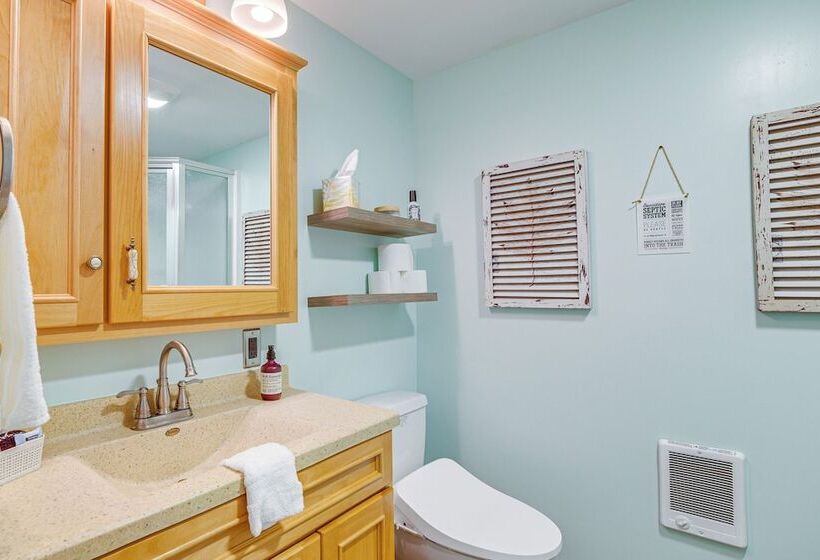 Charming Clam Lake Cottage W/ Dock & Deck!