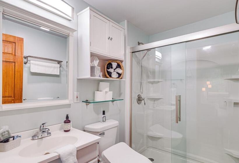 Charming Clam Lake Cottage W/ Dock & Deck!