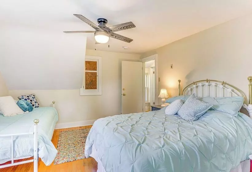 Charming Lake Mills Home Near Rock Lake & Beach