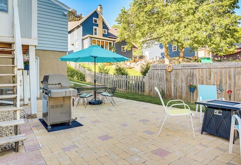 Charming Lake Mills Home Near Rock Lake & Beach