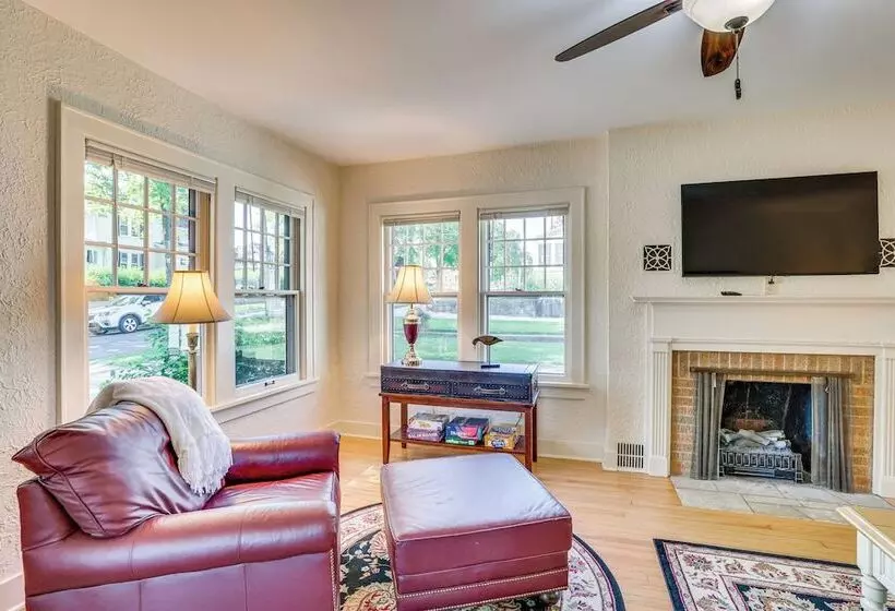 Charming Lake Mills Home Near Rock Lake & Beach