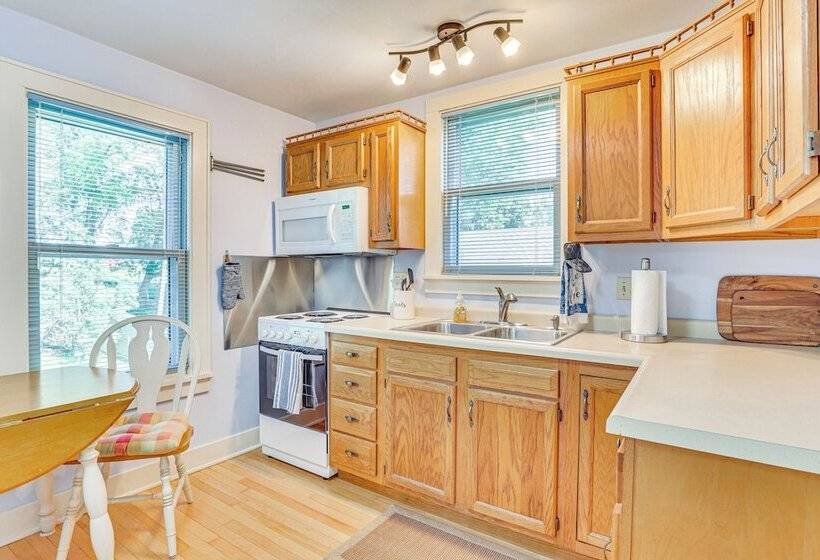 Charming Lake Mills Home Near Rock Lake & Beach