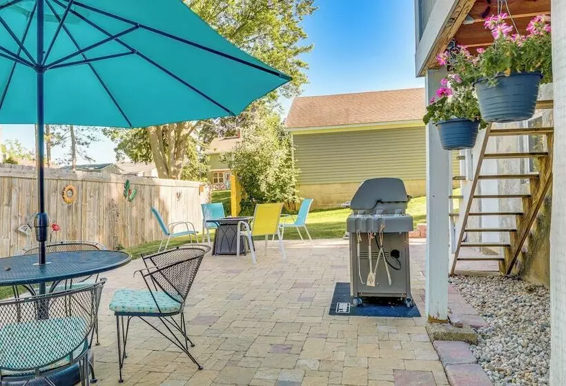 Charming Lake Mills Home Near Rock Lake & Beach