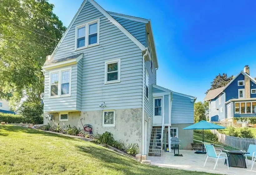 Charming Lake Mills Home Near Rock Lake & Beach