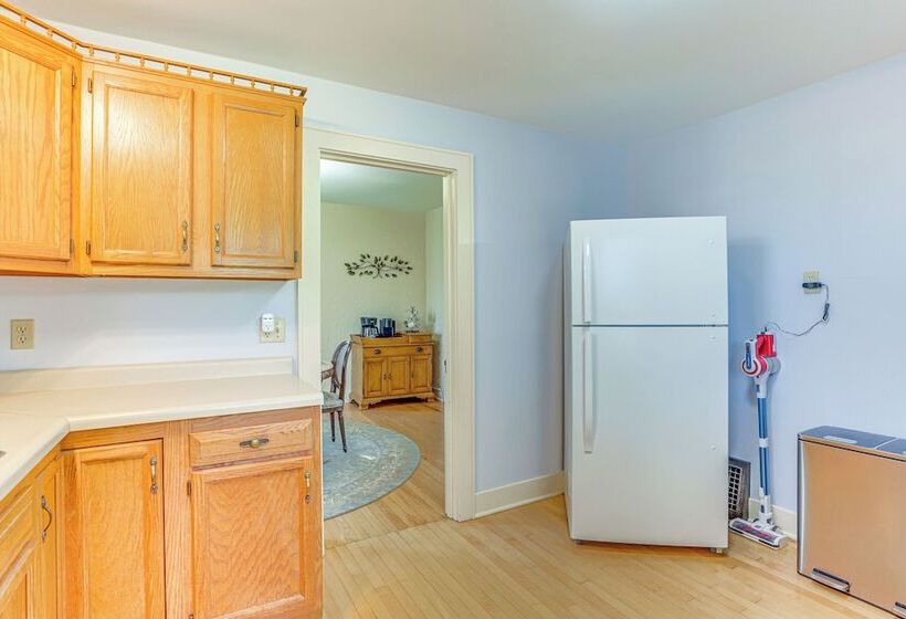 Charming Lake Mills Home Near Rock Lake & Beach