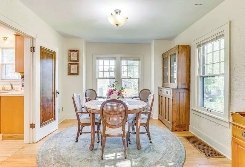 Charming Lake Mills Home Near Rock Lake & Beach