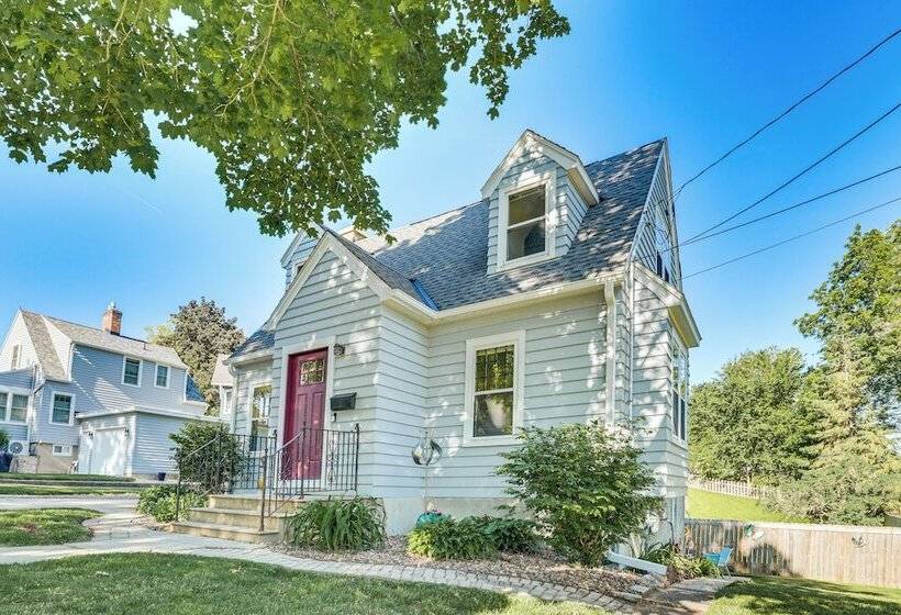Charming Lake Mills Home Near Rock Lake & Beach