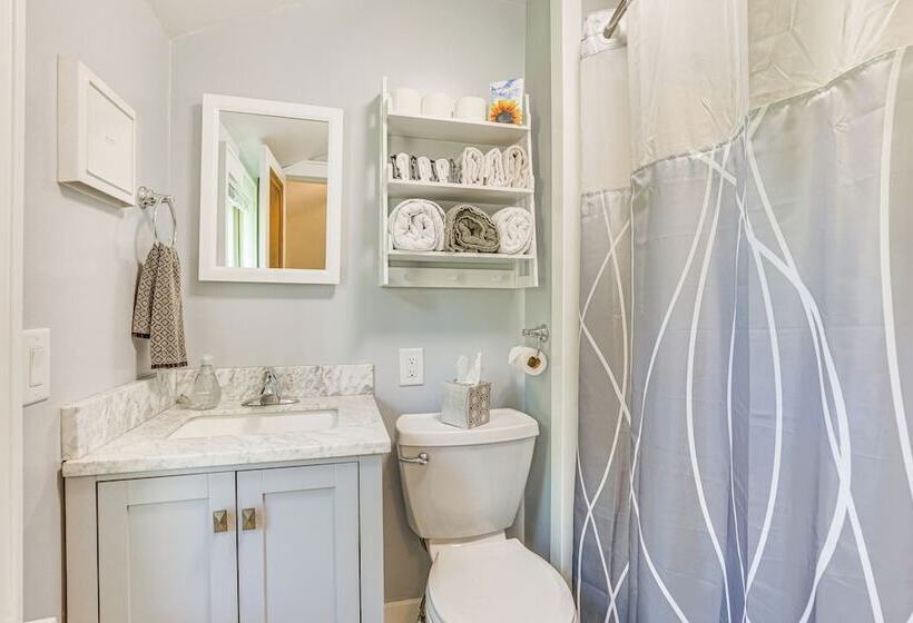 Charming Lake Mills Home Near Rock Lake & Beach