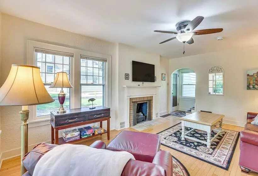 Charming Lake Mills Home Near Rock Lake & Beach
