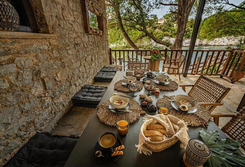 Cleopatra S Miramare