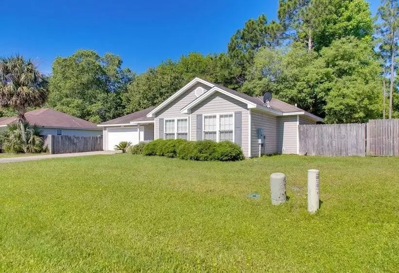 Cozy Brunswick Home: 13 Mi To St Simons Island!