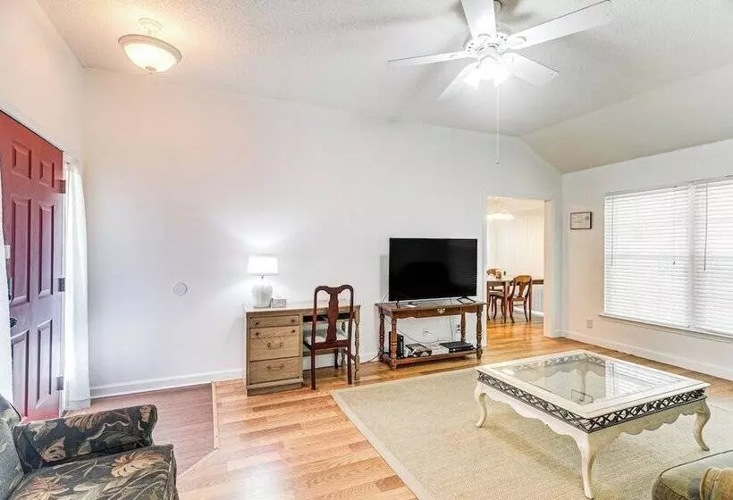 Cozy Brunswick Home: 13 Mi To St Simons Island!