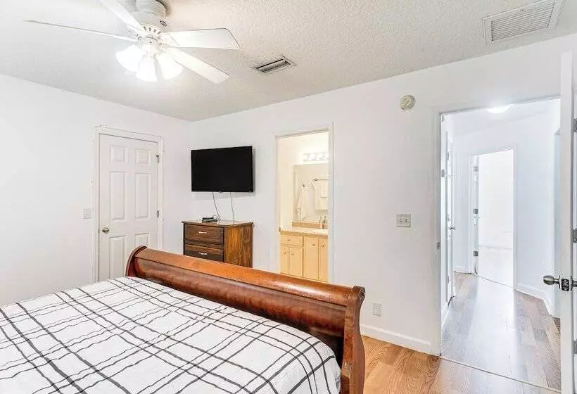 Cozy Brunswick Home: 13 Mi To St Simons Island!