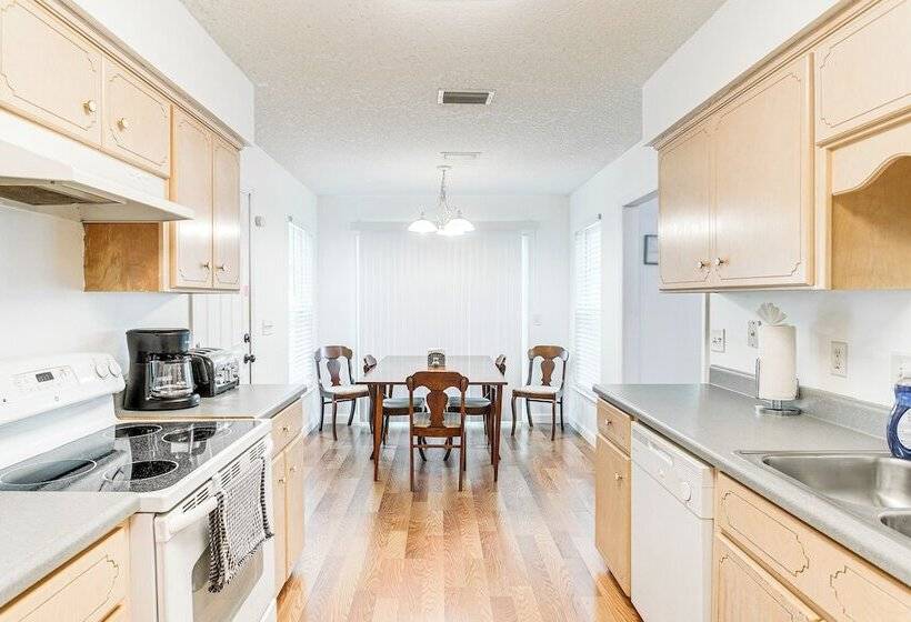 Cozy Brunswick Home: 13 Mi To St Simons Island!