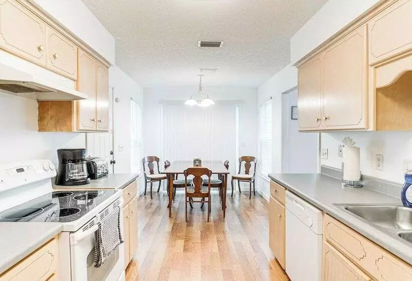 Cozy Brunswick Home: 13 Mi To St Simons Island!