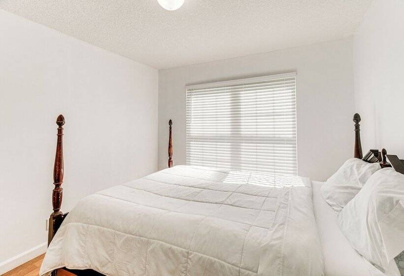 Cozy Brunswick Home: 13 Mi To St Simons Island!