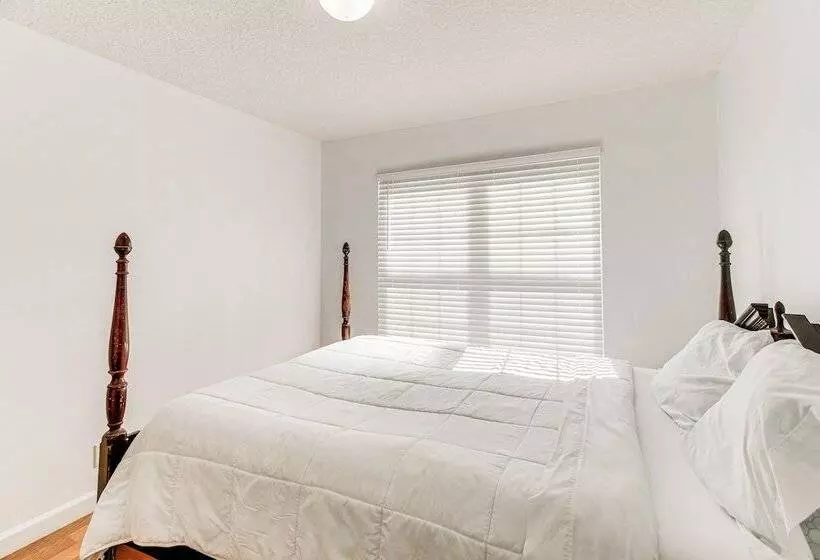 Cozy Brunswick Home: 13 Mi To St Simons Island!