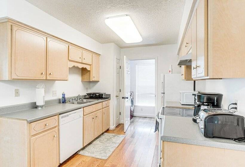 Cozy Brunswick Home: 13 Mi To St Simons Island!