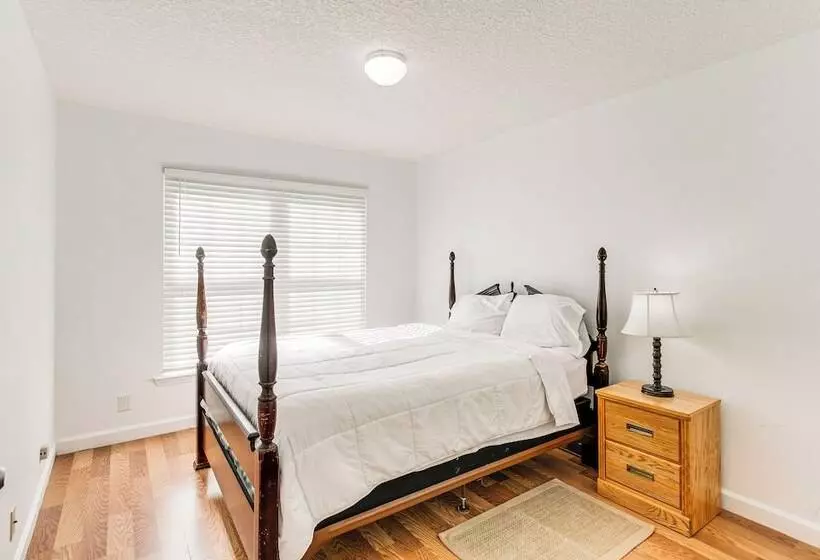 Cozy Brunswick Home: 13 Mi To St Simons Island!