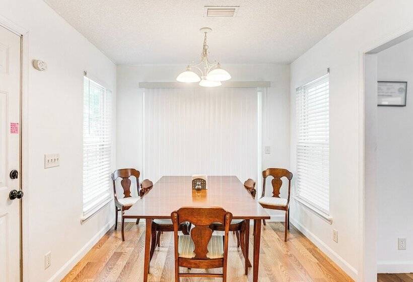 Cozy Brunswick Home: 13 Mi To St Simons Island!