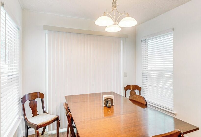 Cozy Brunswick Home: 13 Mi To St Simons Island!