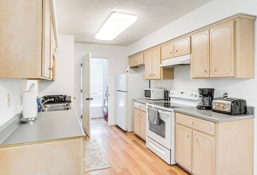 Cozy Brunswick Home: 13 Mi To St Simons Island!