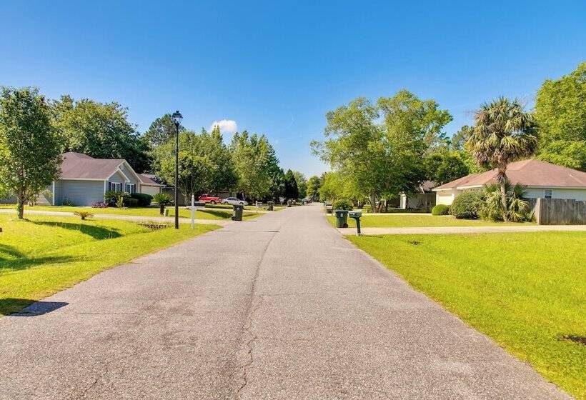 Cozy Brunswick Home: 13 Mi To St Simons Island!