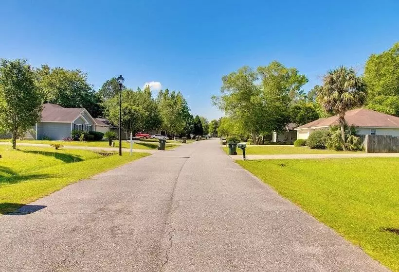 Cozy Brunswick Home: 13 Mi To St Simons Island!