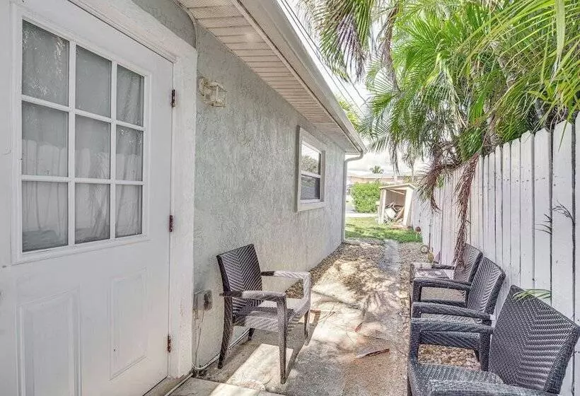 Dog Friendly Fort Pierce Home W/ Fenced In Yard!