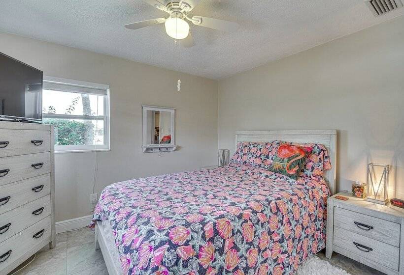 Dog Friendly Fort Pierce Home W/ Fenced In Yard!