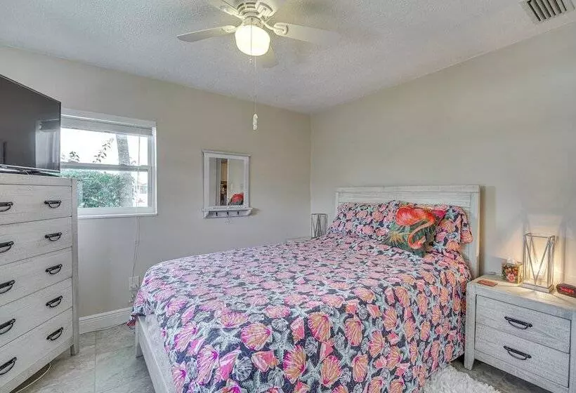Dog Friendly Fort Pierce Home W/ Fenced In Yard!