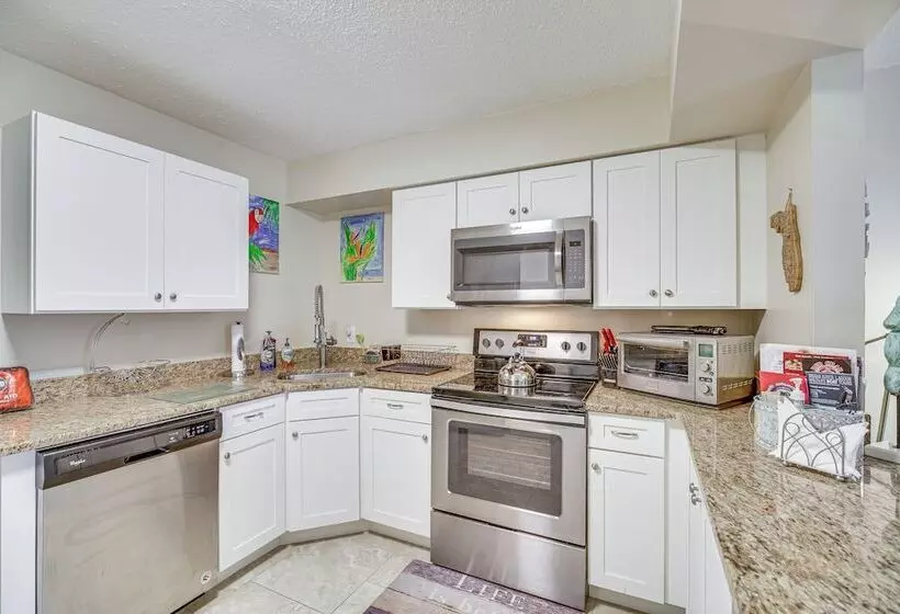 Dog Friendly Fort Pierce Home W/ Fenced In Yard!